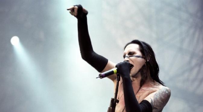Segera cari lagi Playstation One kamu, Marilyn Manson rilis album terbarunya di konsol itu.