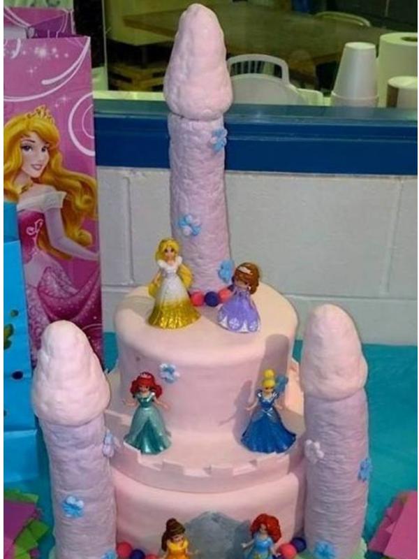 3. Istana Disney Princess  (Via: cakewrecks.com)