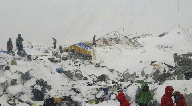 Keadaan tempat camping para pendaki setelah di terjang longsoran salju Everets