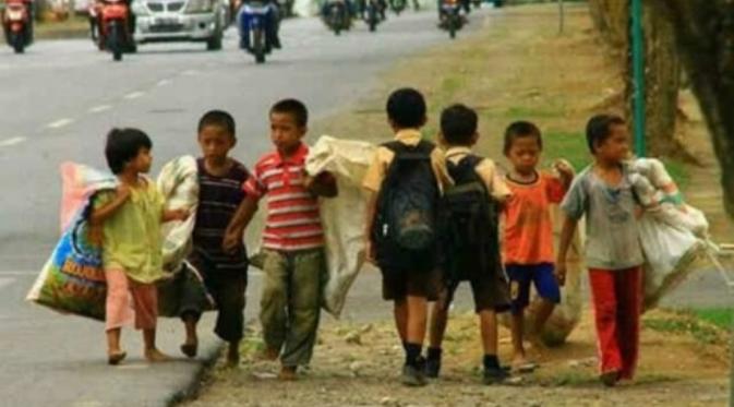 Bersekolah hingga kelas 1 SMP  (Via: lensaindonesia.com)