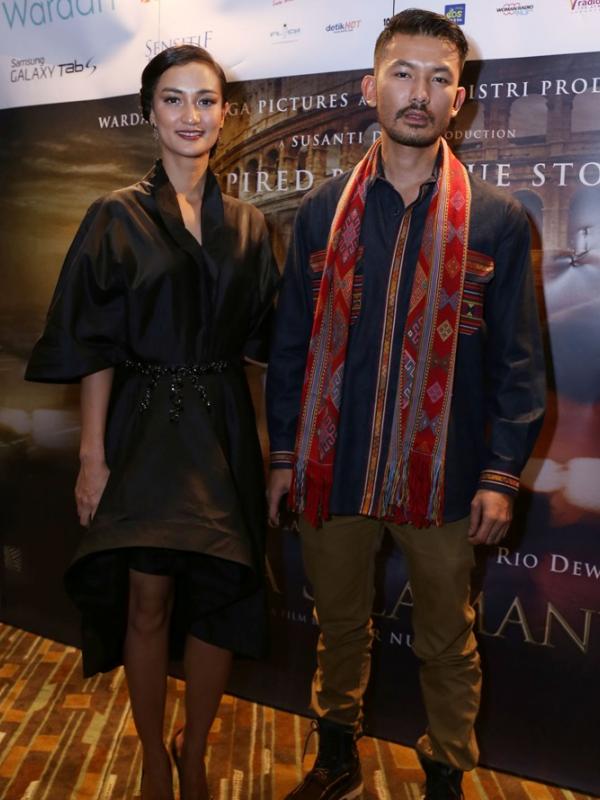 Atiqah Hasiholan & Rio Dewanto