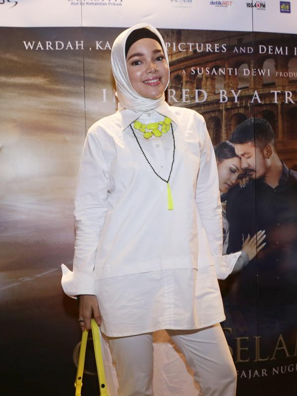 Dewi Sandra mengaku tercengang saat menyaksikan premier film 'Cinta Selamanya'. (Galih W. Satria/bintang.com)