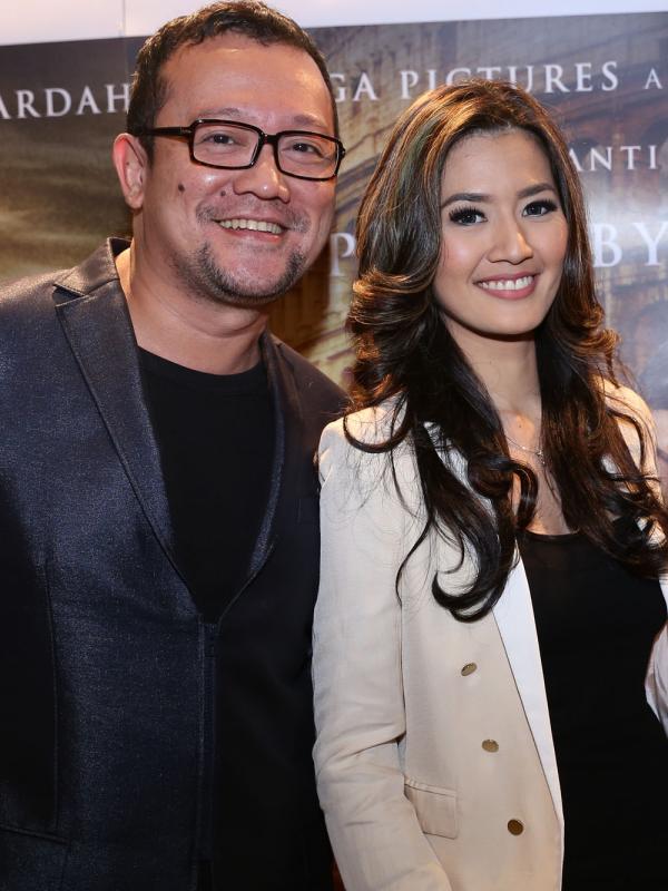 Asty Ananta dan Alvin Adam pada premier film Cinta Selamanya (Galih W. Satria/bintang.com)
