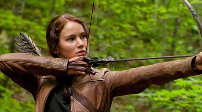 Jennifer Lawrence sebagai Katniss Everdeen