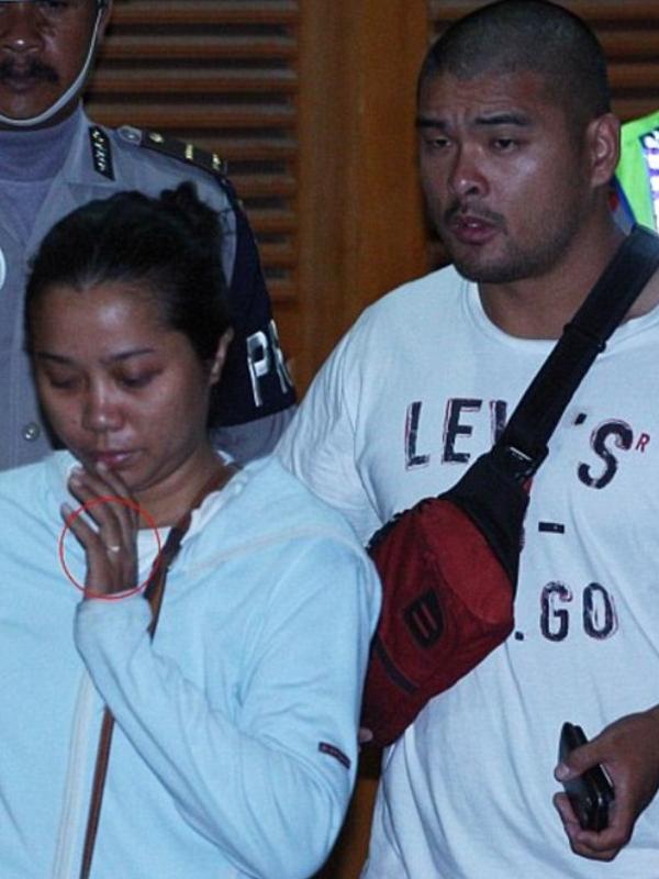 Sebelum eksekusi, Feby selalu mengunjungi Andrew di Nusakambangan | via: dailymail.co.uk