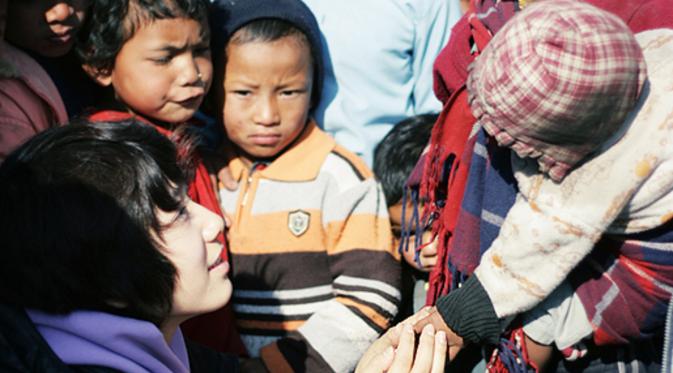 Park Shin Hye dikabarkan sebagai artis berhati mulia saat kunjungannya ke Nepal 2009 silam (Foto: Shinhye.org)