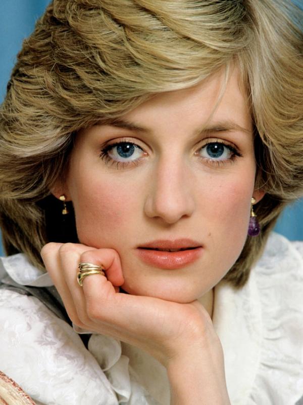 Kecantikan Putri Diana yang tak lekang oleh waktu (via withweddingdress.com)