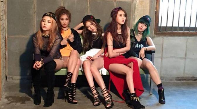 4Minute merupakan girl band asal Korea Selatan berhasil mendominasi dunia hiburan dengan karya teranyar mereka. (Foto: Cosmopolitan)