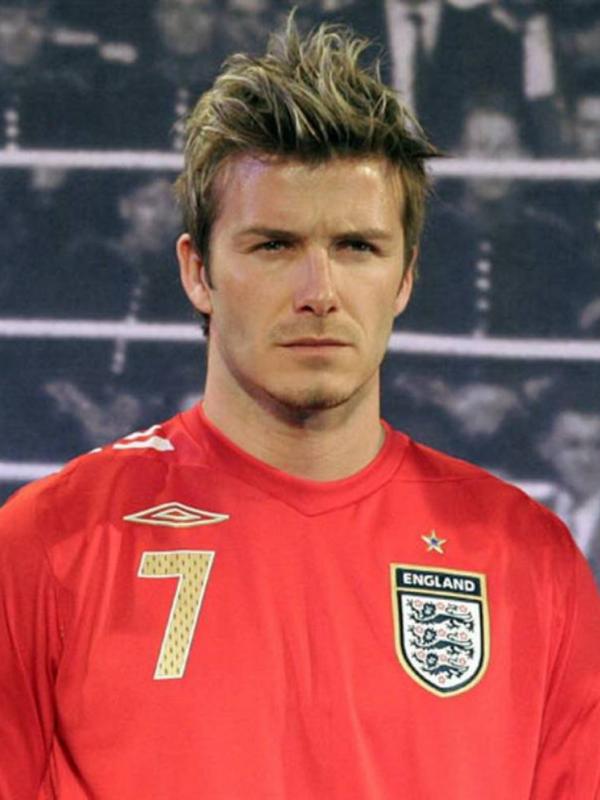 Rambut ikonik Beckham | via: independent.co.uk