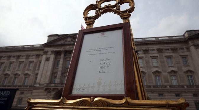 Papan pengumuman kelahiran anak perempuan Kate Middleton
