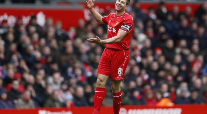  Pemain Liverpool Steven Gerrard saat melawan QPR (Reuters)
