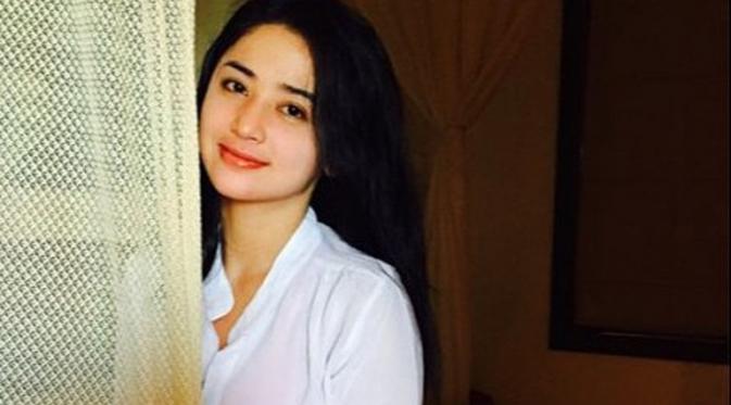 Dewi Perssik akan kembali naik pelaminan dalam waktu dekat. Seperti apa ceritanya? (Foto:Instagram)