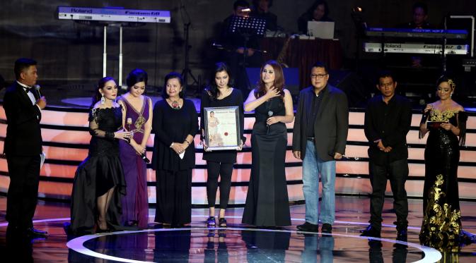 Konser Gelas-Gelas Kaca Nia Daniati (Foto: WImbarsana/Bintang.com)