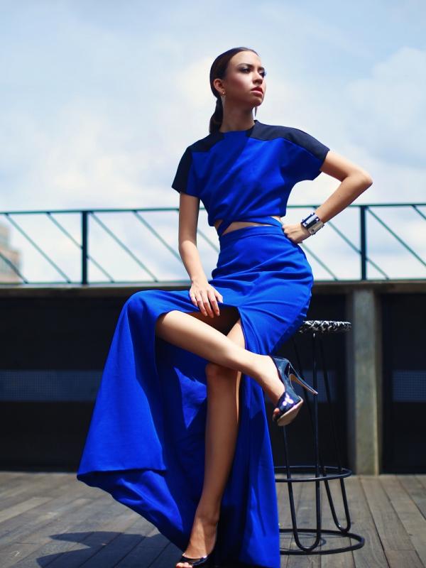 Karina Nadila. (IG @karinadila8921, Outfits by Vone IG @vone_official,  Photogrpher @nicknock_28, Make-up  @sapdo89, Fashion Stylist @iwanlatiff, Lokasi ARTOTEL Jakarta  IG @ilove_artotel. Bintang.com)