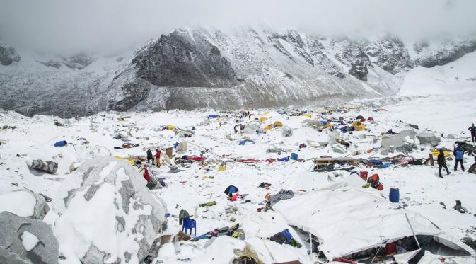 Gunung Everest Pascagempa (Reuters)