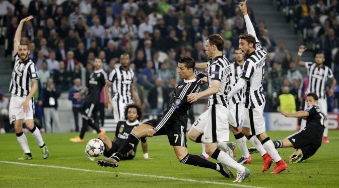 Bintang Real Madrid Cristiano Ronaldo saat laga melawan Juventus (Reuters)