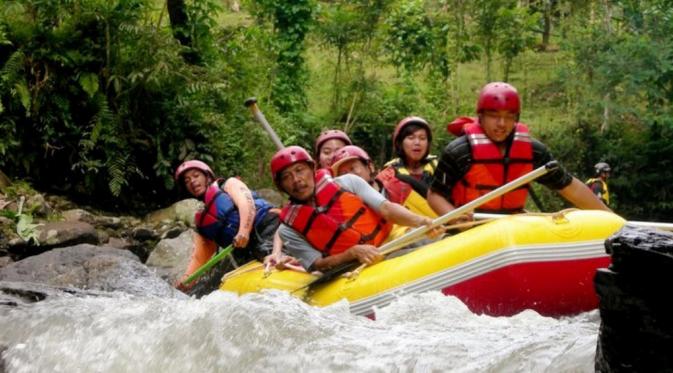 5. Rafting Pangalengan  (Via: arungjeramlembang.com)