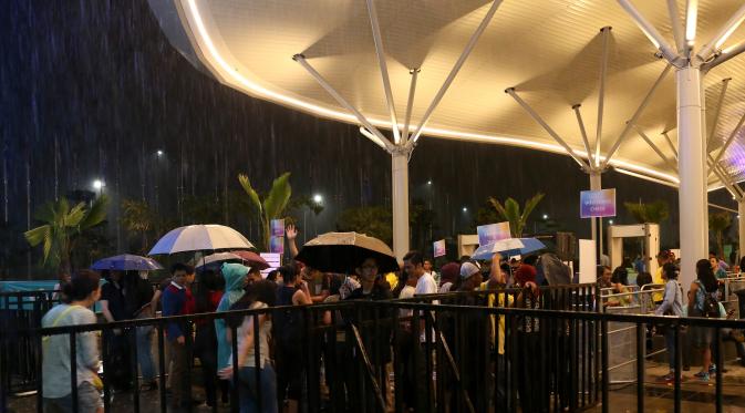 Suasana di luar panggung konser Katy Perry. (Foto: Galih W. Satria/Bintang.com)