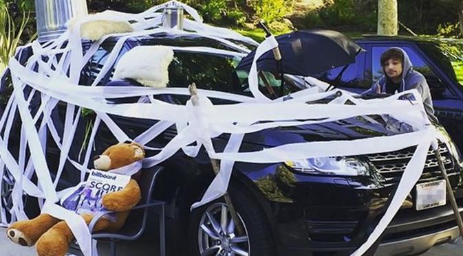 Mobil Range Rover milik Niall Horan jadi koran kejahilan rekan-rekannya di One Direction. (foto: mirror.co.uk)