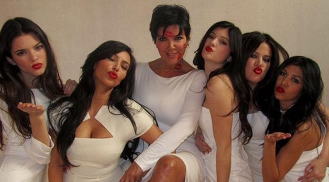 Kim Kardashian rayakan hari ibu bersama keluarga