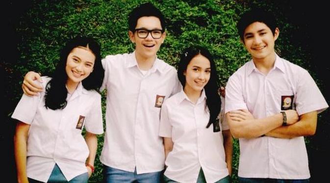 7 Hari Menembus Waktu dibintangi para pemain remaja seperti Teuku Rassya, Anjani Dina dan Brandon Salim.