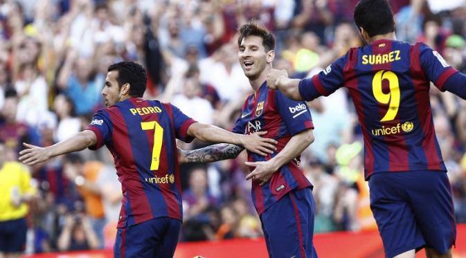 Lionel Messi rayakan gol Pedro ke gawang Sociedad (QUIQUE GARCIA / AFP)