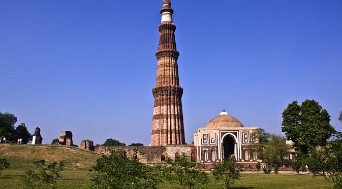 Kompleks Qutub Minar, New Delhi India. (Wikipedia)