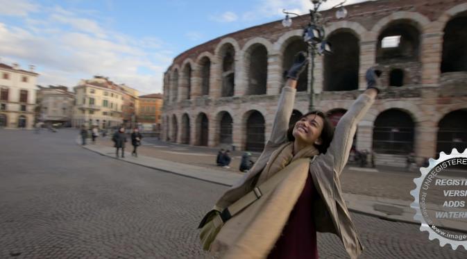 Carrie mewujudkan impiannya berlibur ke Italia dan berharap bertemu Romeo idamannya.