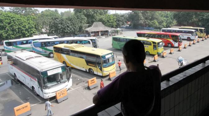 Terminal Kampung Rambutan (Via: koran.m.m.m.m.analisadaily.com)