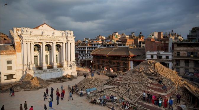 Pertemuan Lempeng Eurasia dan India Sebabkan Gempa Nepal | via: abc7chicago.com