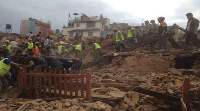 Pertemuan Lempeng Eurasia dan India Sebabkan Gempa Nepal | via: culturedmuse.wordpress.com
