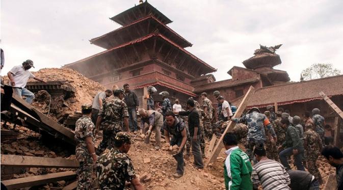 Pertemuan Lempeng Eurasia dan India Sebabkan Gempa Nepal (Via: mashable.com)