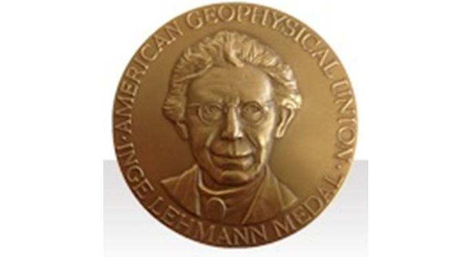 Inge Lehmann Medal oleh American Geophysical Union (1997) | via: en.wikipedia.org