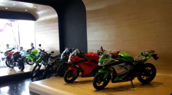 Showroom ini dibawah pengelolaan Cahaya Buana Motor.