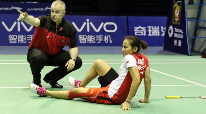 Tunggal putri Indonesia Bellaetrix Manuputty mengalami cedera saat menghadapi Li Xuerui (Tiongkok) di semifinal Piala Sudirman 2015 (Humas PP PBSI)