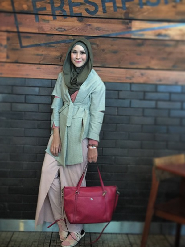 Zaskia Adya Mecca mengaku senang karena saat ini sudah banyak artis yang mengenakan hijab. Foto: Instagram