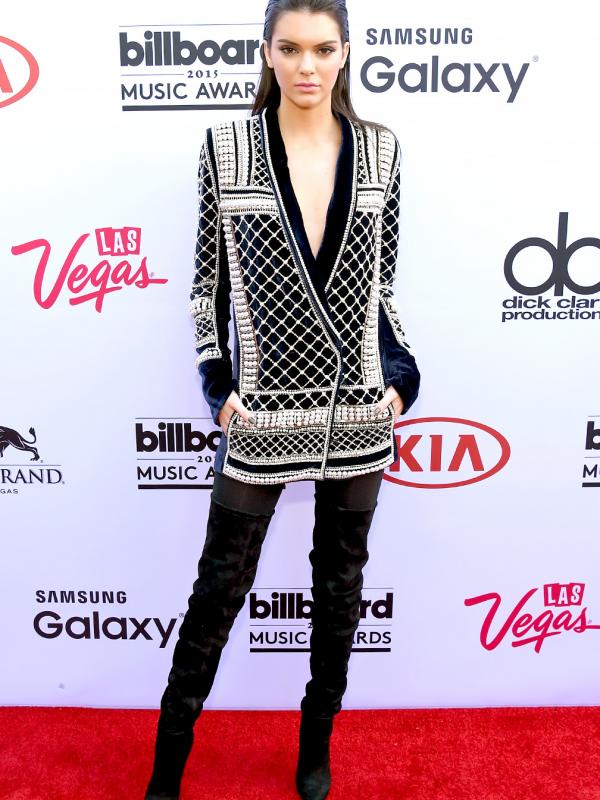 Penampilan Kendall Jenner saat menghadiri ajang Billboard Music Awards 2015. (foto: usmagazine)