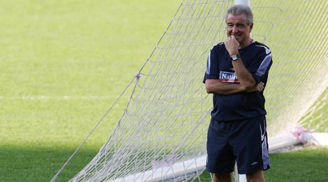 Terry Venables saat menjadi asisten pelatih timnas Inggris (PAUL ELLIS / AFP)