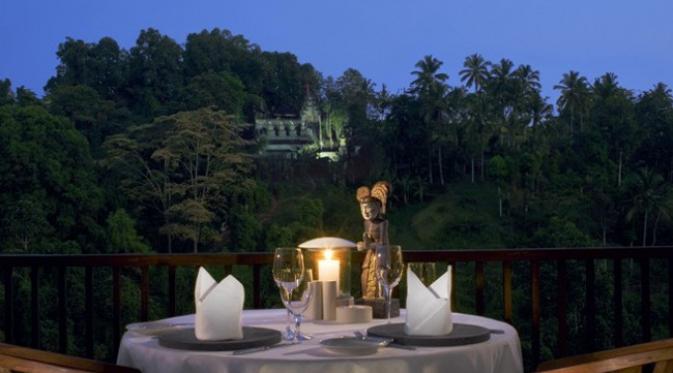 Ingin merasakan wisata kuliner dengan pemandangan alam yang luar biasa di Bali?