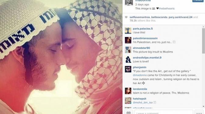 Madonna mengunggah foto mesra antara pria Arab dan Yahudi.