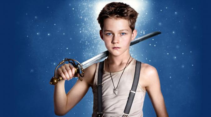 Kita melihat akting Levi Miller sebagai Peter Pan yang berkawan dengan Captain Hook dalam trailer perdana Pan.