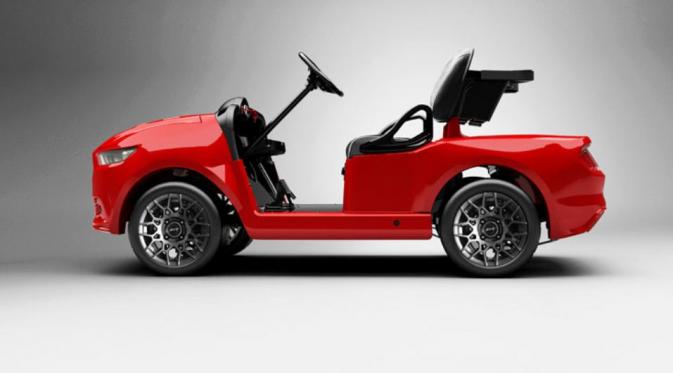 Mobil yang diproduksi oleh Caddyshack Golf Cars of Palm Desert ini dibangun menyerupai 2015 Ford Mustang (Foto: Autoevolution).