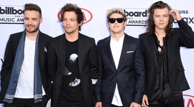 One Direction di Billboard Music Awards 2015 (headlineplanet.com)