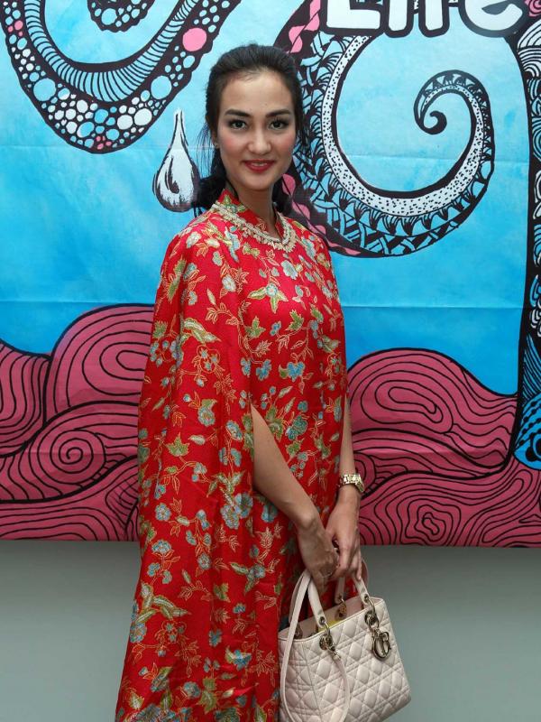 Foto atiqah hasiholan dalam peluncuran bukan dan program Wonderful Life (Deki Prayoga/bintang.com)