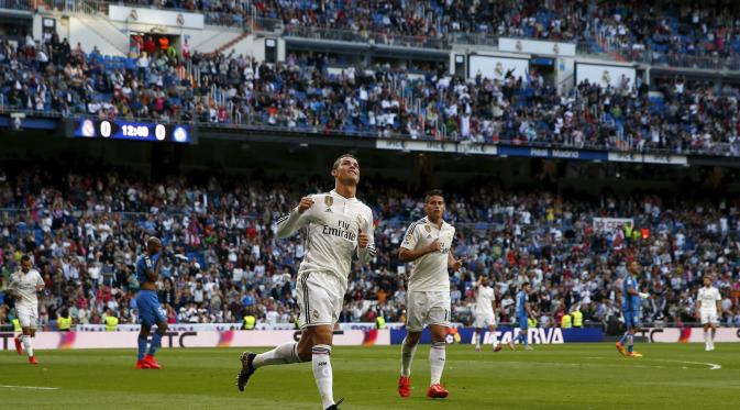 Bintang Real Madrid Cristiano Ronaldo merayakan golnya ke gawang Getafe (REUTER/Juan Medina)
