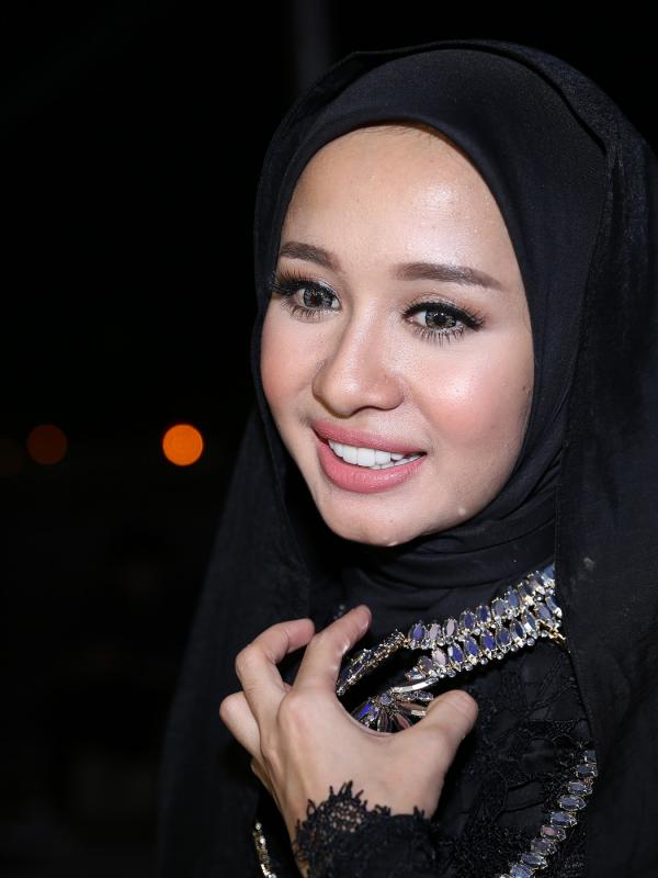 Doa Saat Umrah, Laudya Cynthia Bella Minta Jodoh - News & Entertainment