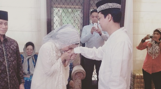 Ibunda Marshanda, Riyanti Sofyan di hari pernikahannya. (Instagram @marshanda99)