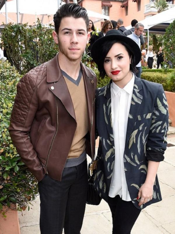 Demi Lovato bikin project baru bersama Nick Jonas (via mirror.co.uk)