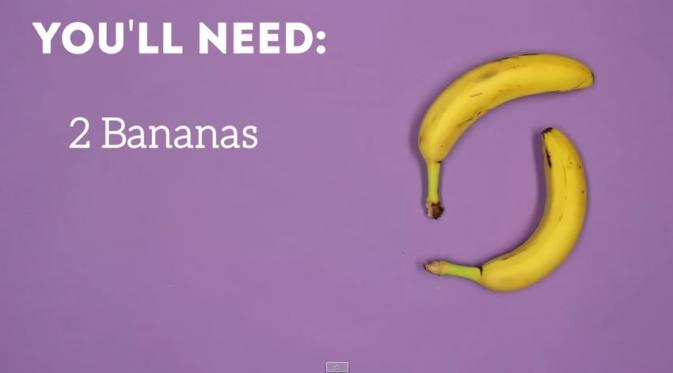 Yang kamu butuhkan untuk bikin es krim pisang (Via: youtube.com)