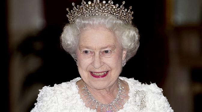 Ratu Elizabeth II | via: telegraph.co.uk